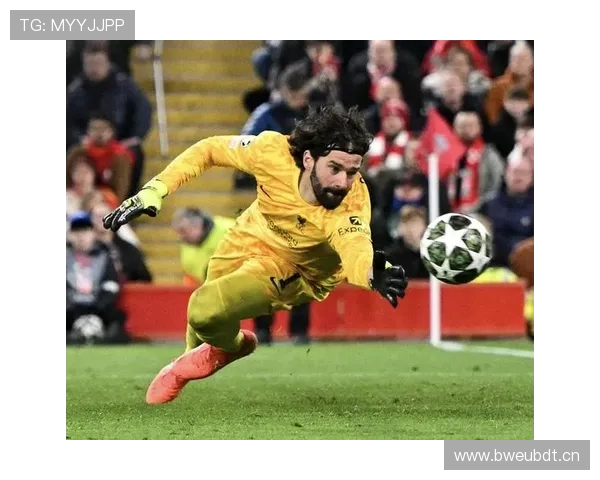 诺伊尔欧冠关键扑救