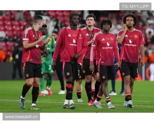 曼联转会策略失误争议持续发酵，对球队长期竞争力已形成制约