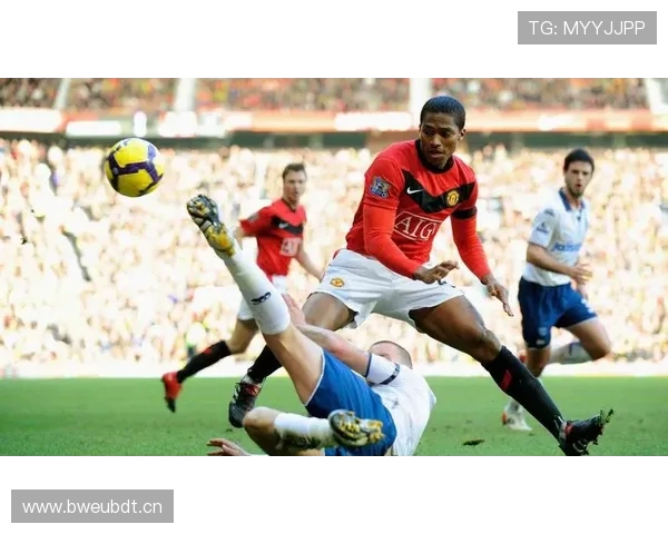 曼联防线失误频繁引发争议,球队稳定性面临考验 曼联防线失误频繁引发争议,球队稳定性面临考验