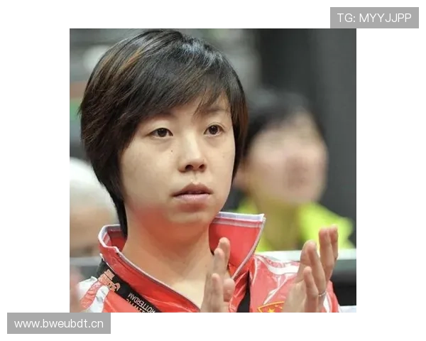 张怡宁退役后打个哈欠都像在发球