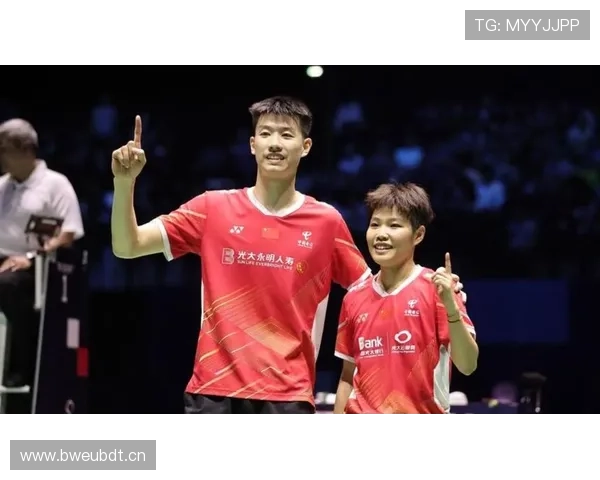 黄东萍训练完顺手买了个包，价格够我交三年房租