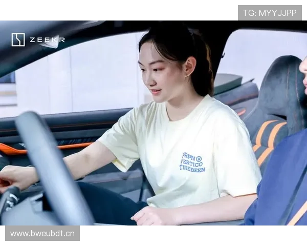 李冰洁训练服配名牌包，这反差直接让我怀疑人生