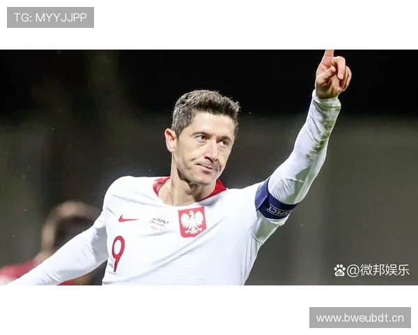 莱万多夫斯基与同期前锋关键战决定性表现对比