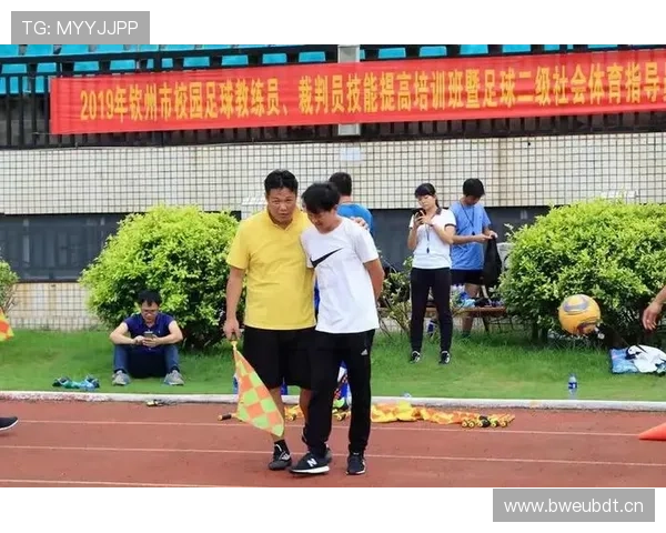 边线发球规则解析：如何正确执行界外球发球？